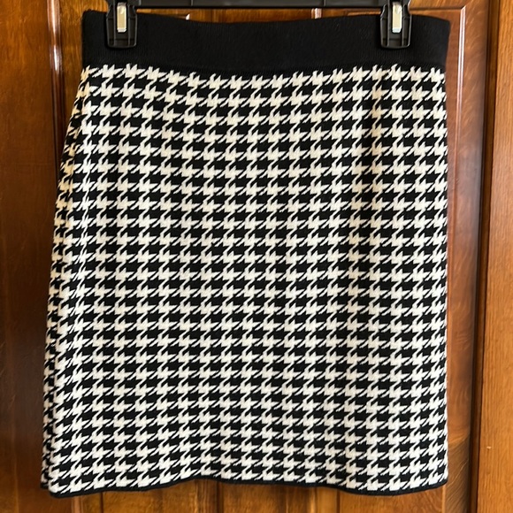 Kenar Dresses & Skirts - Kenar houndstooth sweater skirt!